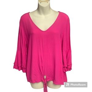 Vine & Love hot pink bell sleeve top size medium. No stretch